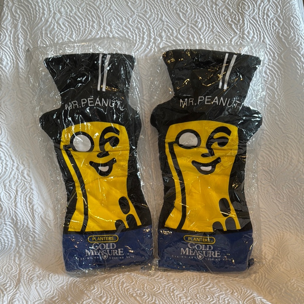 Planters Mr. Peanut Cooking and baking mitts